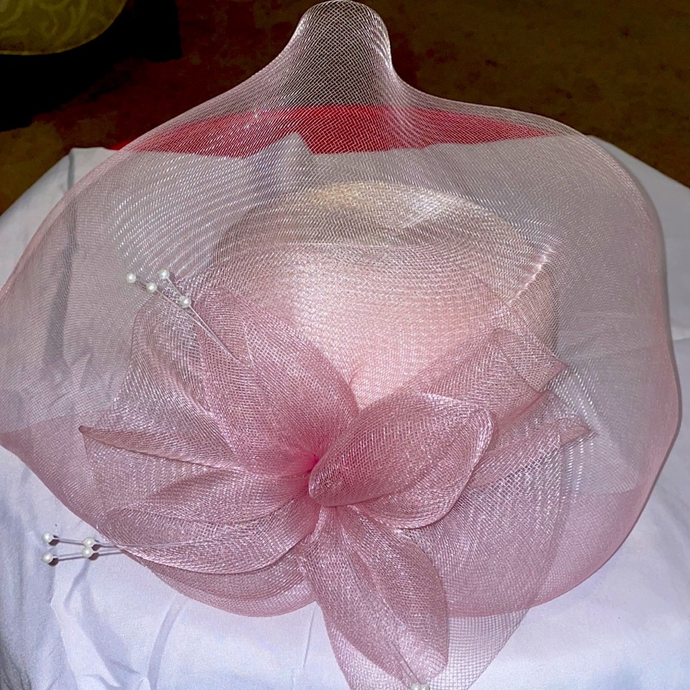 Beautiful pink hat. Perfect for church!!
